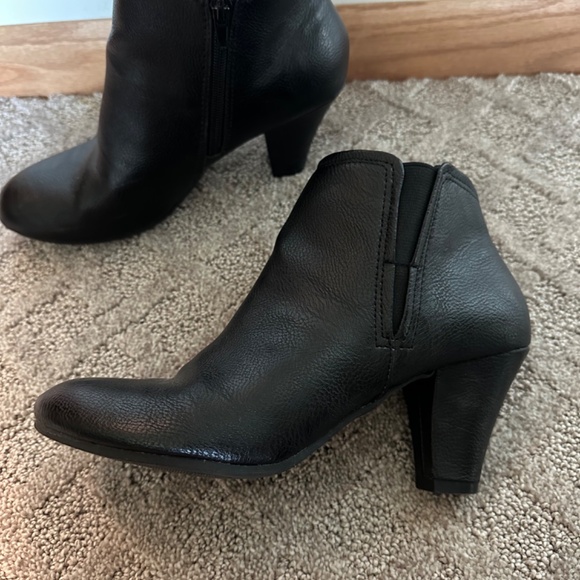 Black boots - Picture 2 of 6